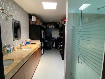RESIDENCIA EN VENTA EN ISLA MUSULA, CON ALBERCA PROPIA DE 3 NIVELES, 3 RECAMARAS, GYM Y ROOF GARDEN