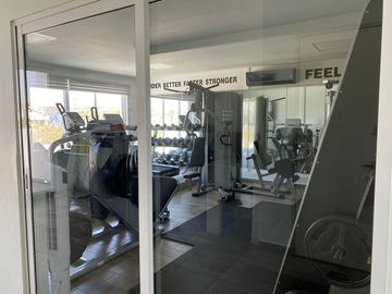 RESIDENCIA EN VENTA EN ISLA MUSULA, CON ALBERCA PROPIA DE 3 NIVELES, 3 RECAMARAS, GYM Y ROOF GARDEN