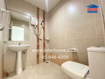 2-storey townhouse, 40.8 sq.w., Grand Kittiya Village, Line --Rama 2, Petchkasem Road, Phutthamonthon Sai 4 Road, Krathum Baen, Samut Sakhon