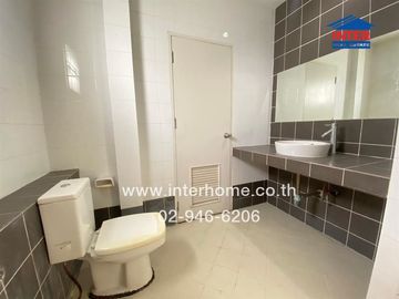 2-storey townhouse, 40.8 sq.w., Grand Kittiya Village, Line --Rama 2, Petchkasem Road, Phutthamonthon Sai 4 Road, Krathum Baen, Samut Sakhon
