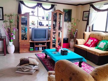 Spacious House in Tagaytay With View Of The Whole Village