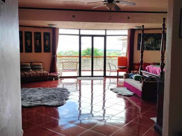 Spacious House in Tagaytay With View Of The Whole Village