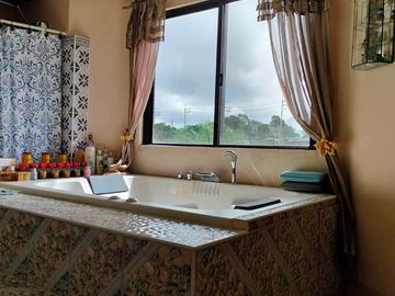 Spacious House in Tagaytay With View Of The Whole Village