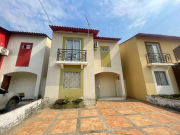 URBANIZACION METROPOLIS DOS VENDO PRECIOSA VILLA DOS PLANTAS, FULL ACABADOS, TRES DORMITORIOS