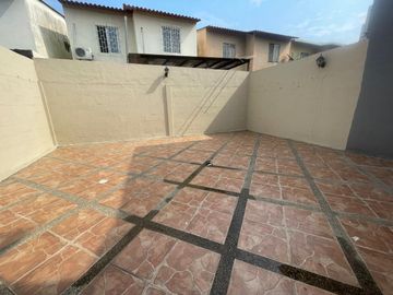 URBANIZACION METROPOLIS DOS VENDO PRECIOSA VILLA DOS PLANTAS, FULL ACABADOS, TRES DORMITORIOS