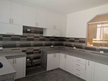 VENDO DEPARTAMENTO AL COSTADO DE LA UDEP URB.LAGUNAS DEL CHIPE