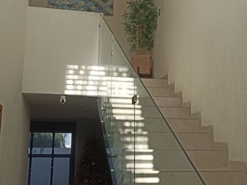 Casa en Venta en Lomas del Tec con Amplio Jardín