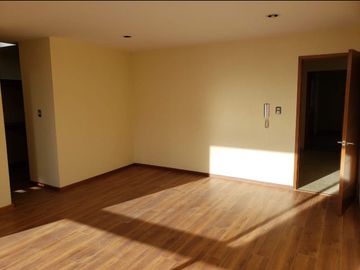 Casa en Venta en Lomas del Tec con Amplio Jardín