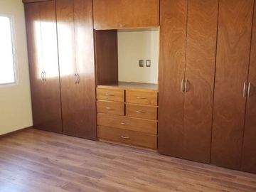 Casa en Venta en Lomas del Tec con Amplio Jardín