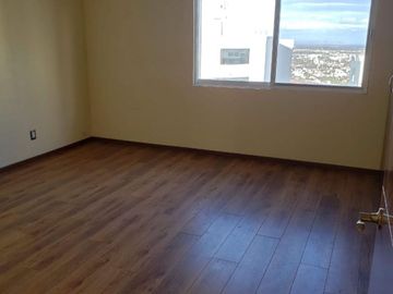 Casa en Venta en Lomas del Tec con Amplio Jardín
