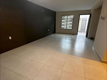 VENDO CASA EN VIA MUERTA SOBRE AVENIDA, A 1 CUADRA DEL MAR