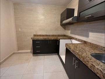 VENDO CASA EN VIA MUERTA SOBRE AVENIDA, A 1 CUADRA DEL MAR