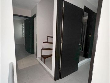 VENDO CASA EN VIA MUERTA SOBRE AVENIDA, A 1 CUADRA DEL MAR