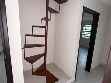 VENDO CASA EN VIA MUERTA SOBRE AVENIDA, A 1 CUADRA DEL MAR