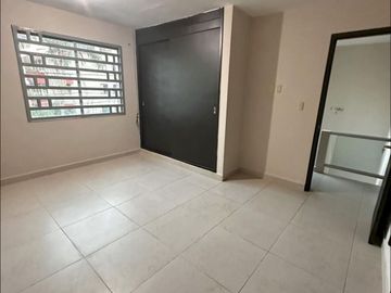 VENDO CASA EN VIA MUERTA SOBRE AVENIDA, A 1 CUADRA DEL MAR