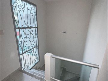 VENDO CASA EN VIA MUERTA SOBRE AVENIDA, A 1 CUADRA DEL MAR