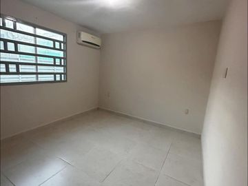 VENDO CASA EN VIA MUERTA SOBRE AVENIDA, A 1 CUADRA DEL MAR