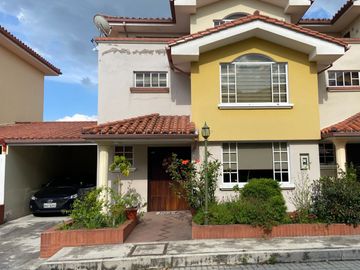 CASA EN VENTA VALLE DE LOS CHILLOS CONJUNTO AMERICAN HOME I CERCA ESPE