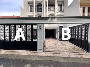 Rumah Dijual MEWAH Eropa Klasik Pejaten Pasar Minggu Jakarta Selatan SIAP HUNI 3Lt 5 Kamar [AR095]