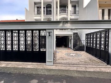 Rumah Dijual MEWAH Eropa Klasik Pejaten Pasar Minggu Jakarta Selatan SIAP HUNI 3Lt 5 Kamar [AR095]