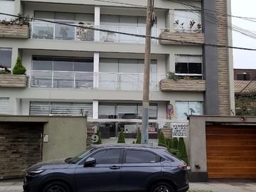 Se vende amplio Departamento Duplex en Chacarilla Del Estanque San Borja