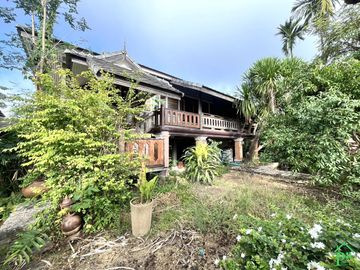Thai-Oriental Style house in Lamphun for sale.