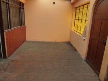 Vendo Espaciosa Casa De Tres Pisos En San Carlos S.J.L.