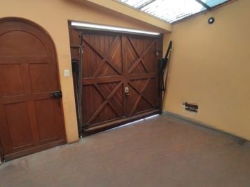 Vendo Espaciosa Casa De Tres Pisos En San Carlos S.J.L.