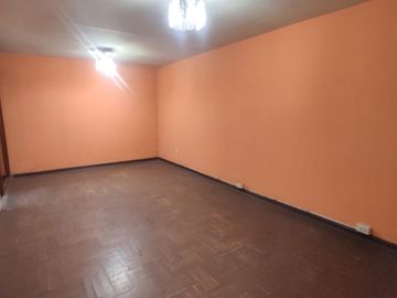 Vendo Espaciosa Casa De Tres Pisos En San Carlos S.J.L.