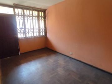 Vendo Espaciosa Casa De Tres Pisos En San Carlos S.J.L.
