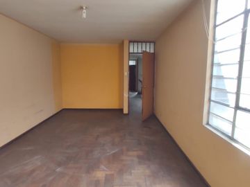 Vendo Espaciosa Casa De Tres Pisos En San Carlos S.J.L.