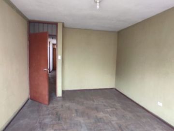 Vendo Espaciosa Casa De Tres Pisos En San Carlos S.J.L.