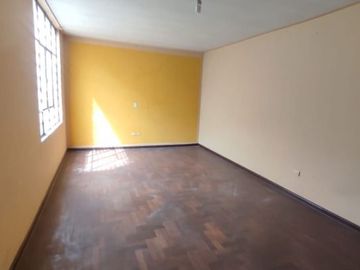 Vendo Espaciosa Casa De Tres Pisos En San Carlos S.J.L.