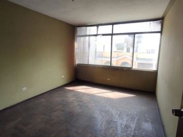Vendo Espaciosa Casa De Tres Pisos En San Carlos S.J.L.