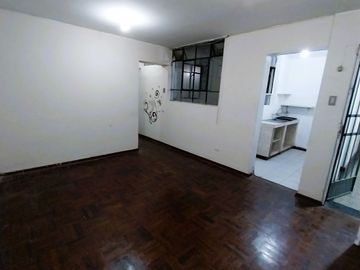 GRAN OPORTUNIDAD VENDO FLAT 2DO PISO  CUADRA 2 DE LA BRASIL