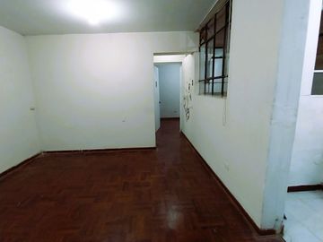 GRAN OPORTUNIDAD VENDO FLAT 2DO PISO  CUADRA 2 DE LA BRASIL
