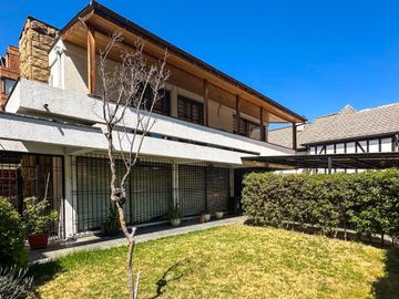 Casa Amplia Remodelada, En Lindo Sector De Providencia
