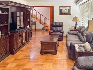 Casa Amplia Remodelada, En Lindo Sector De Providencia