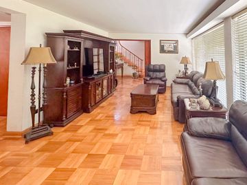 Casa Amplia Remodelada, En Lindo Sector De Providencia