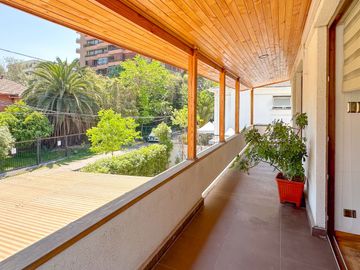 Casa Amplia Remodelada, En Lindo Sector De Providencia