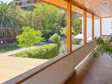 Casa Amplia Remodelada, En Lindo Sector De Providencia
