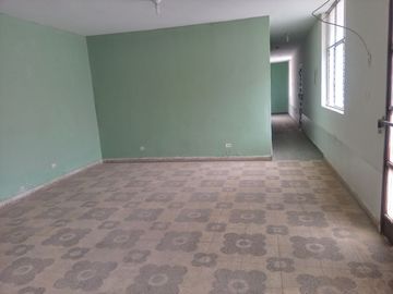 VENTA DE CASA DE TRES PISOS CERCA AL HOSPITAL REATEGUI -PIURA