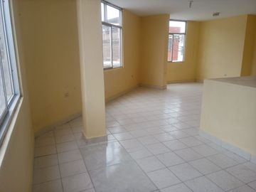 VENTA DE CASA DE TRES PISOS CERCA AL HOSPITAL REATEGUI -PIURA