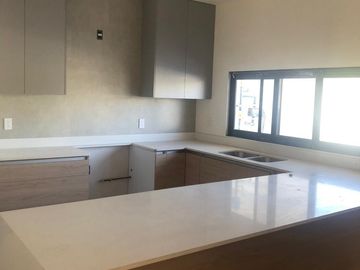 Casa en Venta en Juriquilla de 3 pisos.