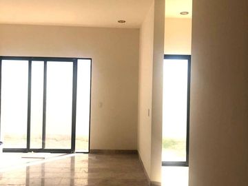 Casa en Venta en Juriquilla de 3 pisos.