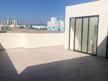 Casa en Venta en Juriquilla de 3 pisos.