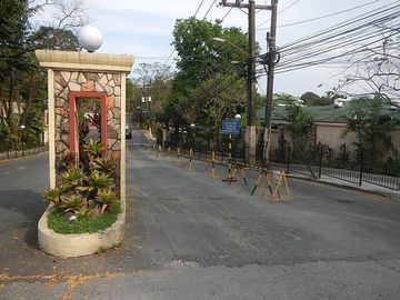 🌟 FOR SALE: Semi-Furnished Modern Three-Storey House with Balcony in Loyola Grand Villas, Marikina City 🌟