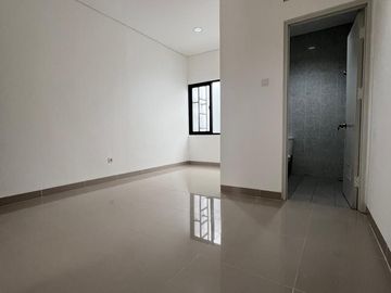 Disewakan Rumah Green Park View Jakarta Barat 5x15m, Unfurnished