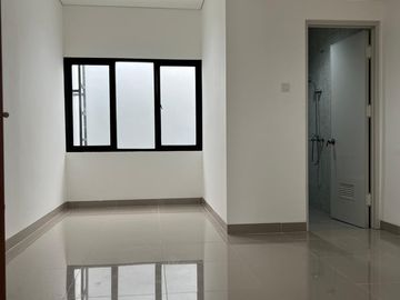 Disewakan Rumah Green Park View Jakarta Barat 5x15m, Unfurnished
