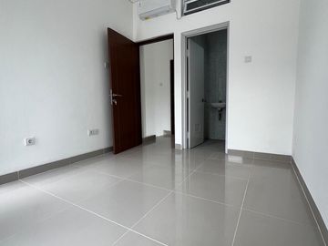 Disewakan Rumah Green Park View Jakarta Barat 5x15m, Unfurnished